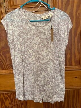 Christian Siriano Pale Lavender 100% linen button back Floral Cap-Sleeve Top